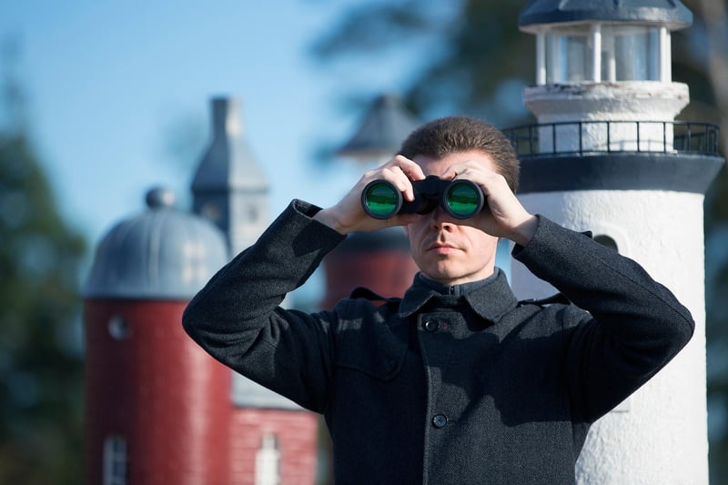 Cardboard tube binoculars